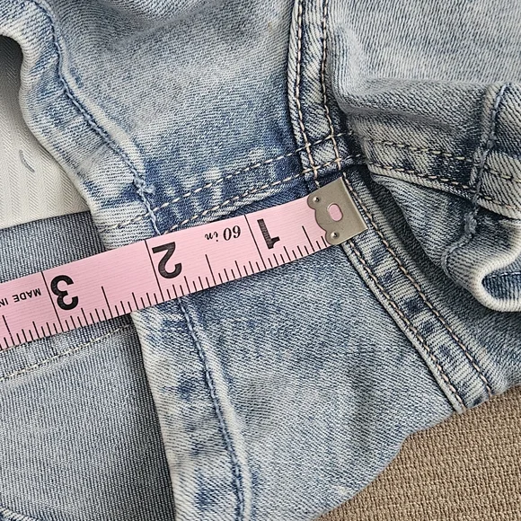 Hollister Shortie Short Ultra Low Rise Tight Fit Women's Light Blue Denim Shorts - Picture 11 of 11